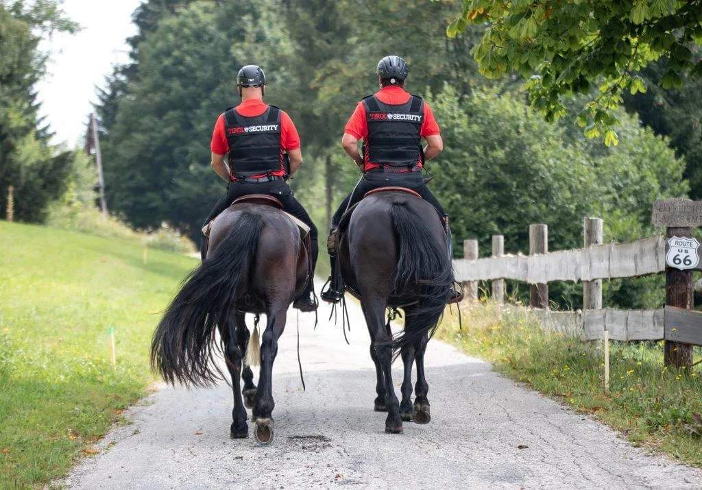 Berittene Security bei einem Event